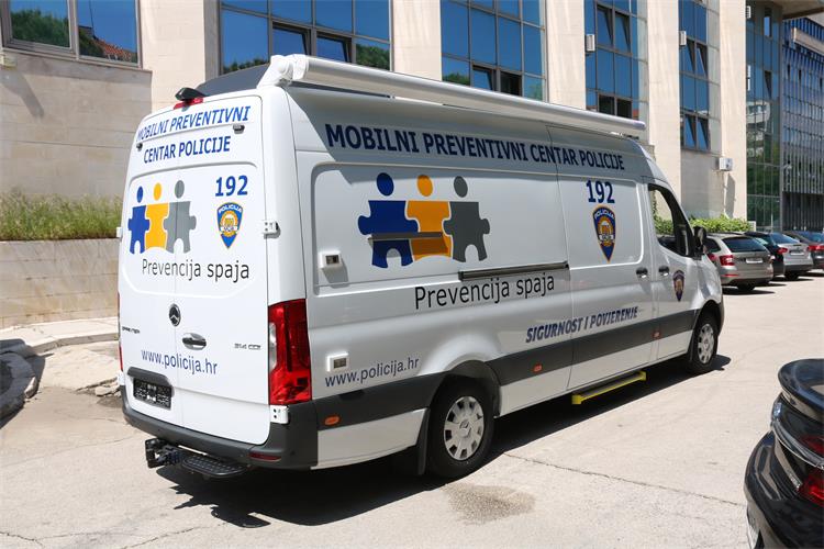 Slika /PU_SD/Slike/Mobilni prevencijski kombi.JPG